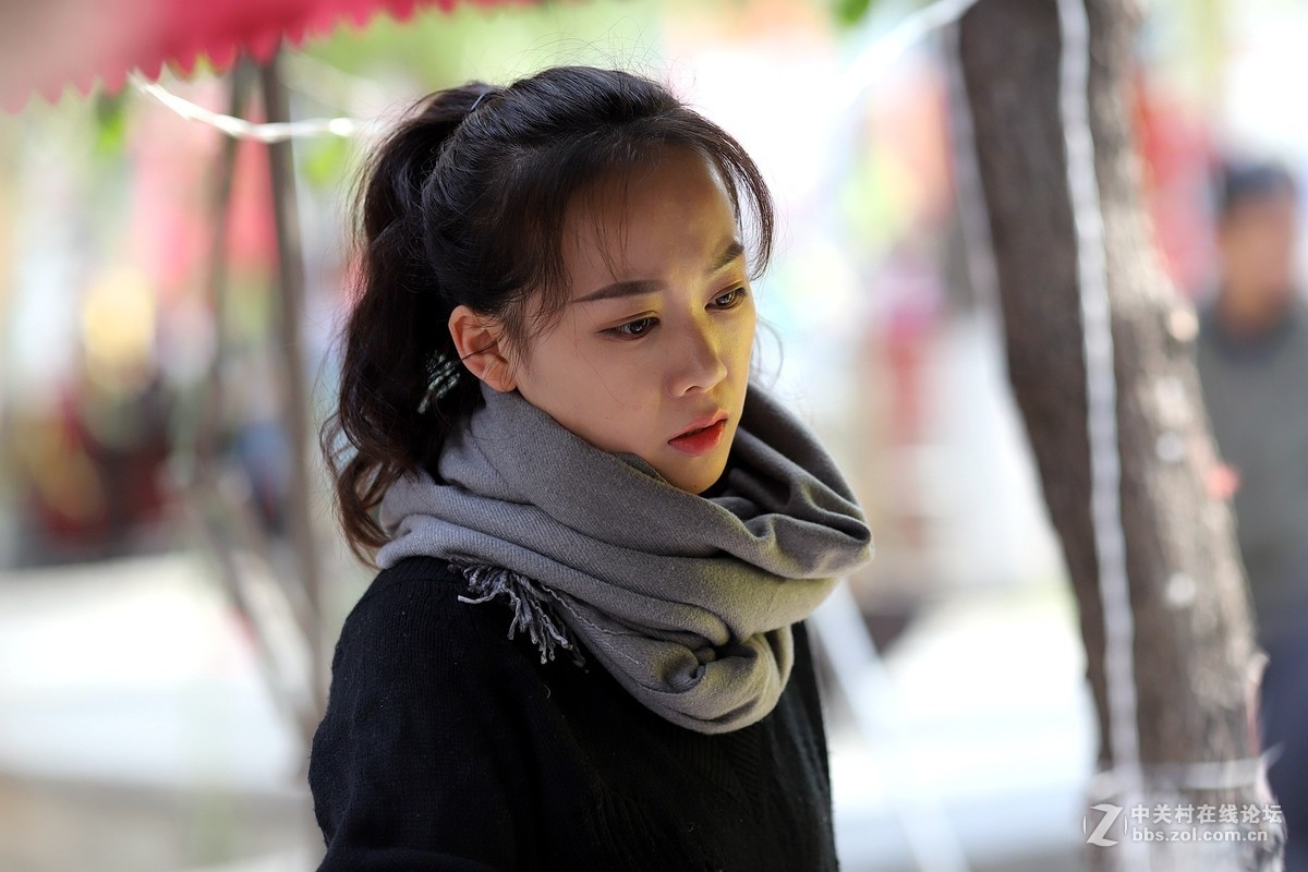 街拍到一个卖牛轧糖的妹妹和一队毛妹妹模特