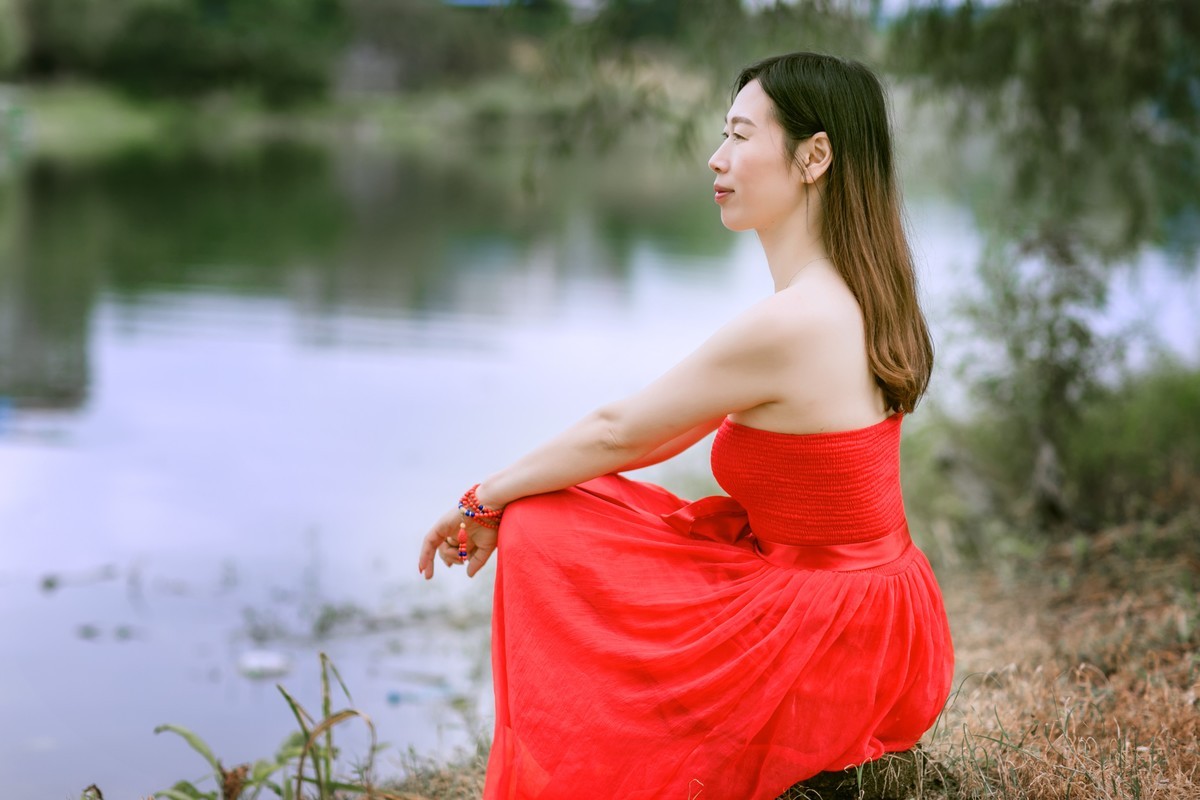 如影人像红衣女郎