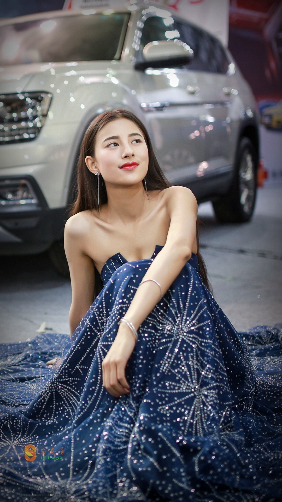 穿V领晚装的美女车模《135L和适马S35近距离PK》-中关村在线摄影论坛