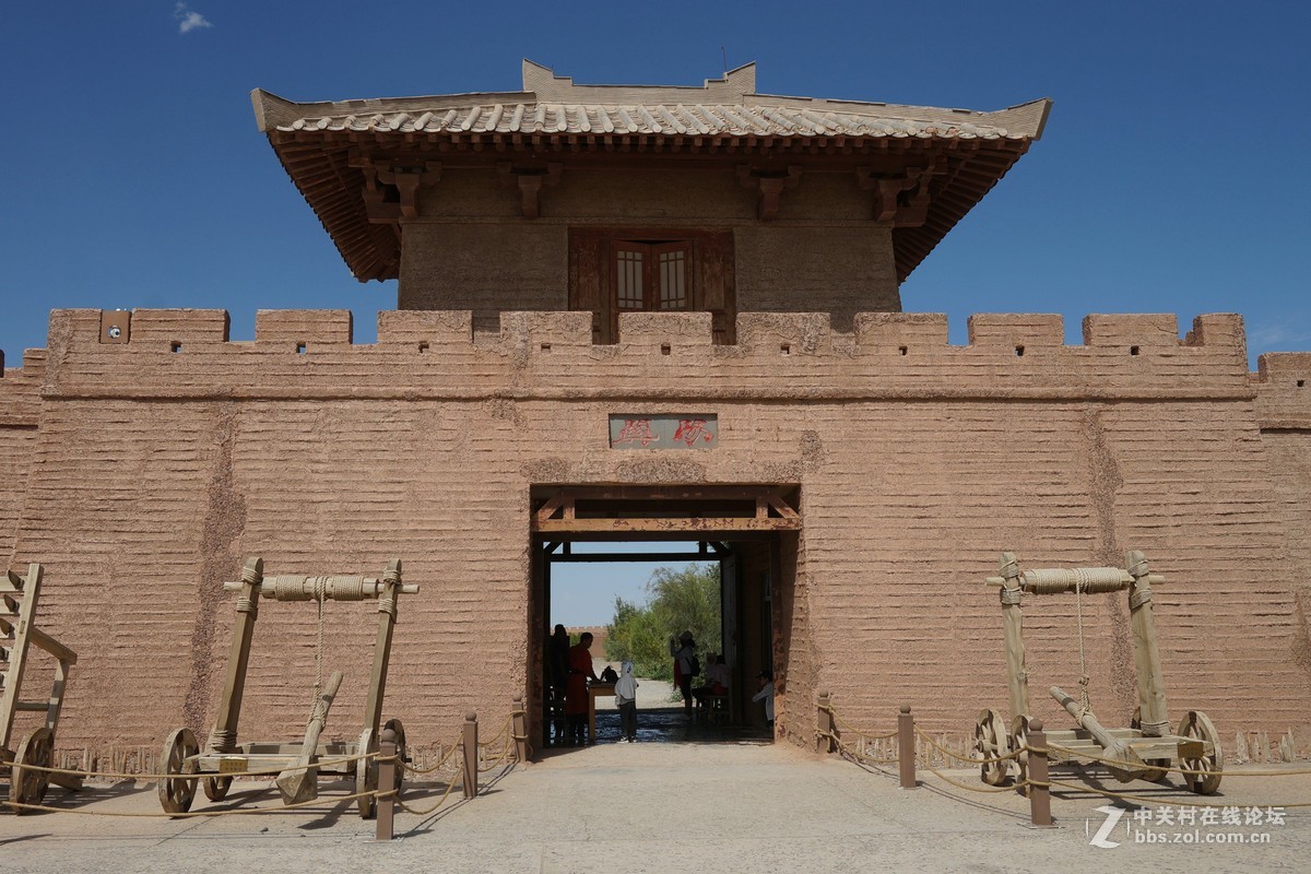 “劝君更尽一杯酒，西出阳关无故人”