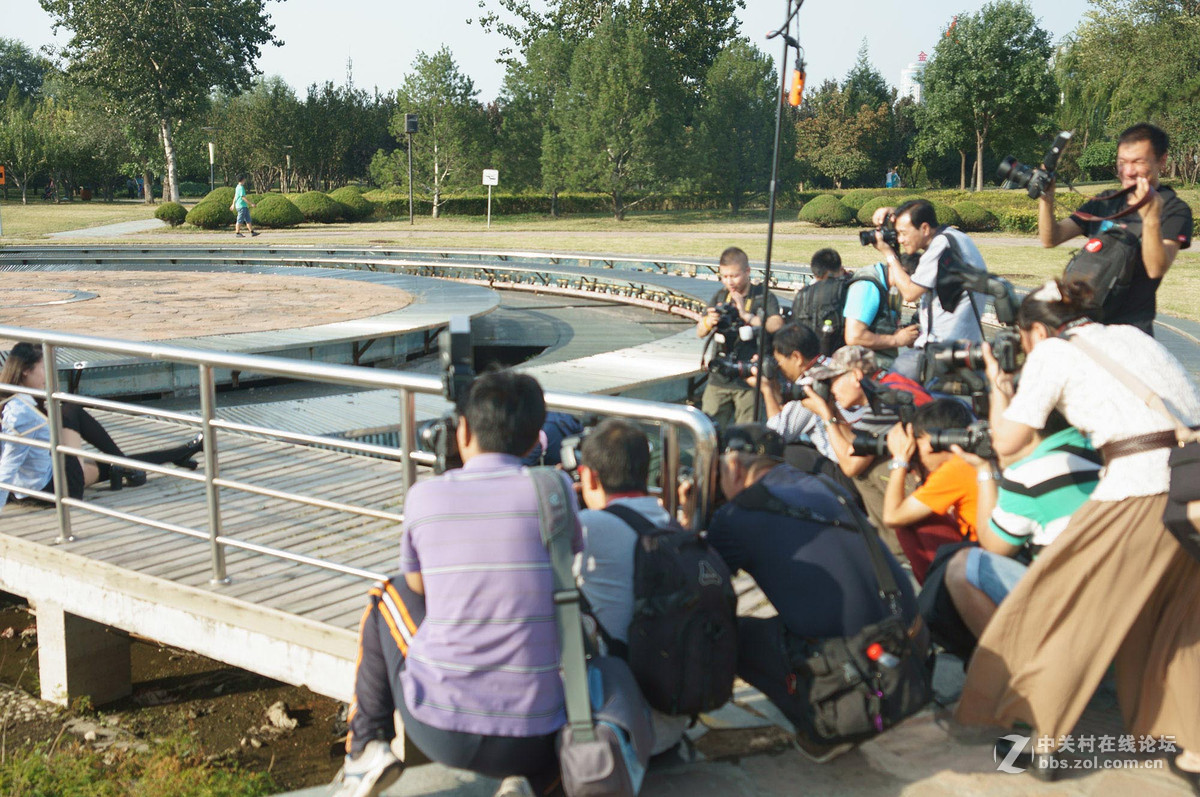 姐姐太美了！面对拍的虚了的照片，举起了巨石！汗