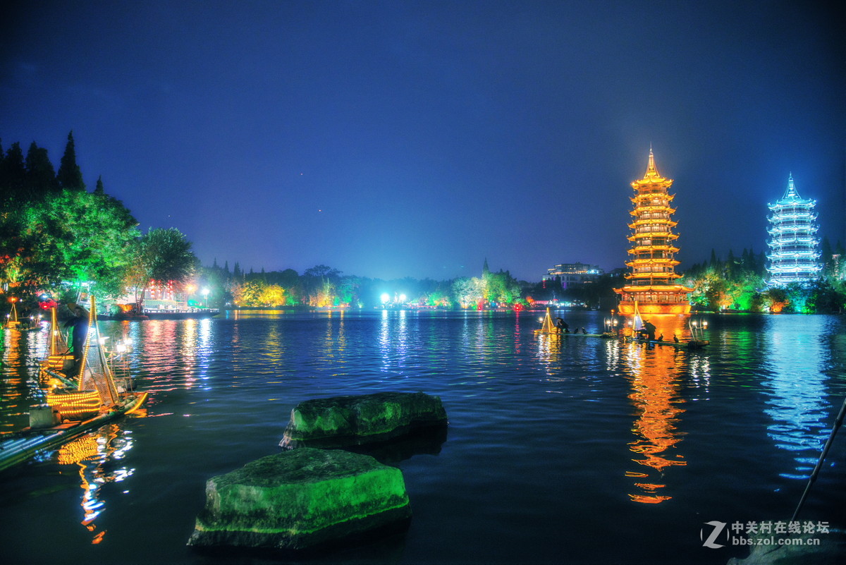 桂林杉湖日月雙塔燈光夜景