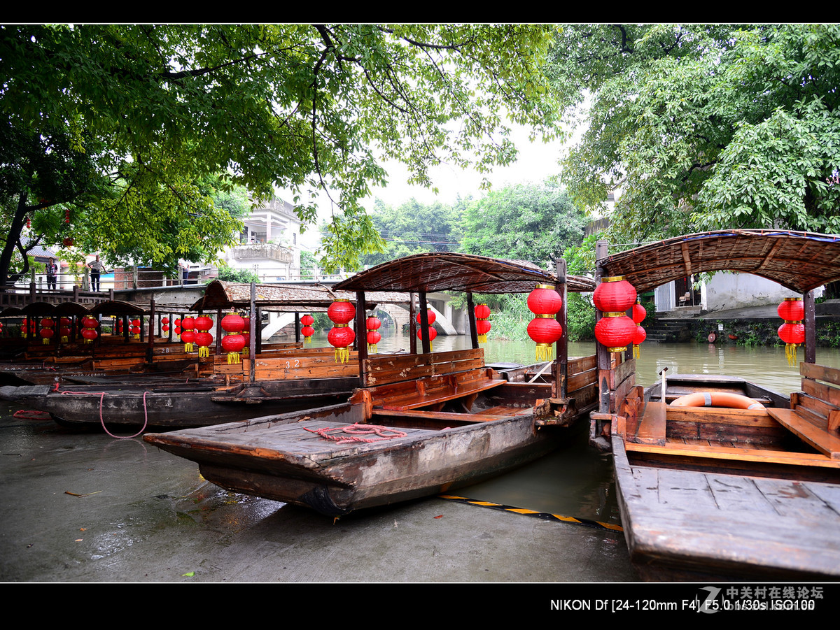 周日雨中漫游水乡逢简村。