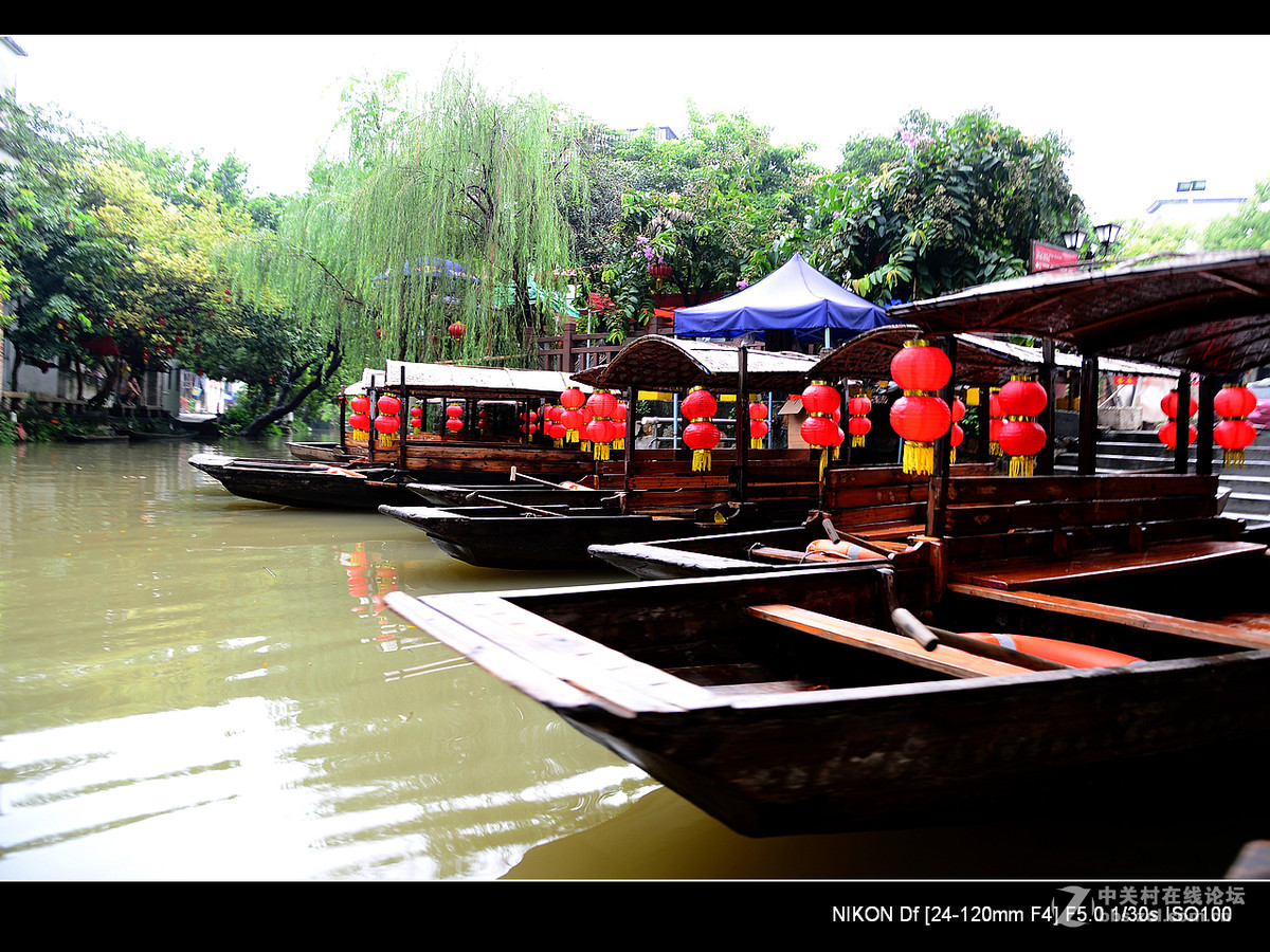 周日雨中漫游水乡逢简村。