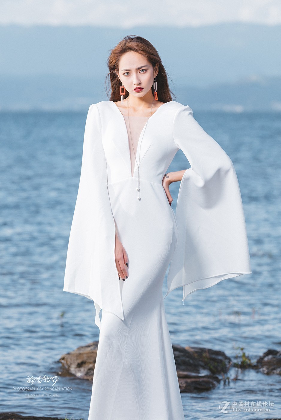 抚仙湖水边人像