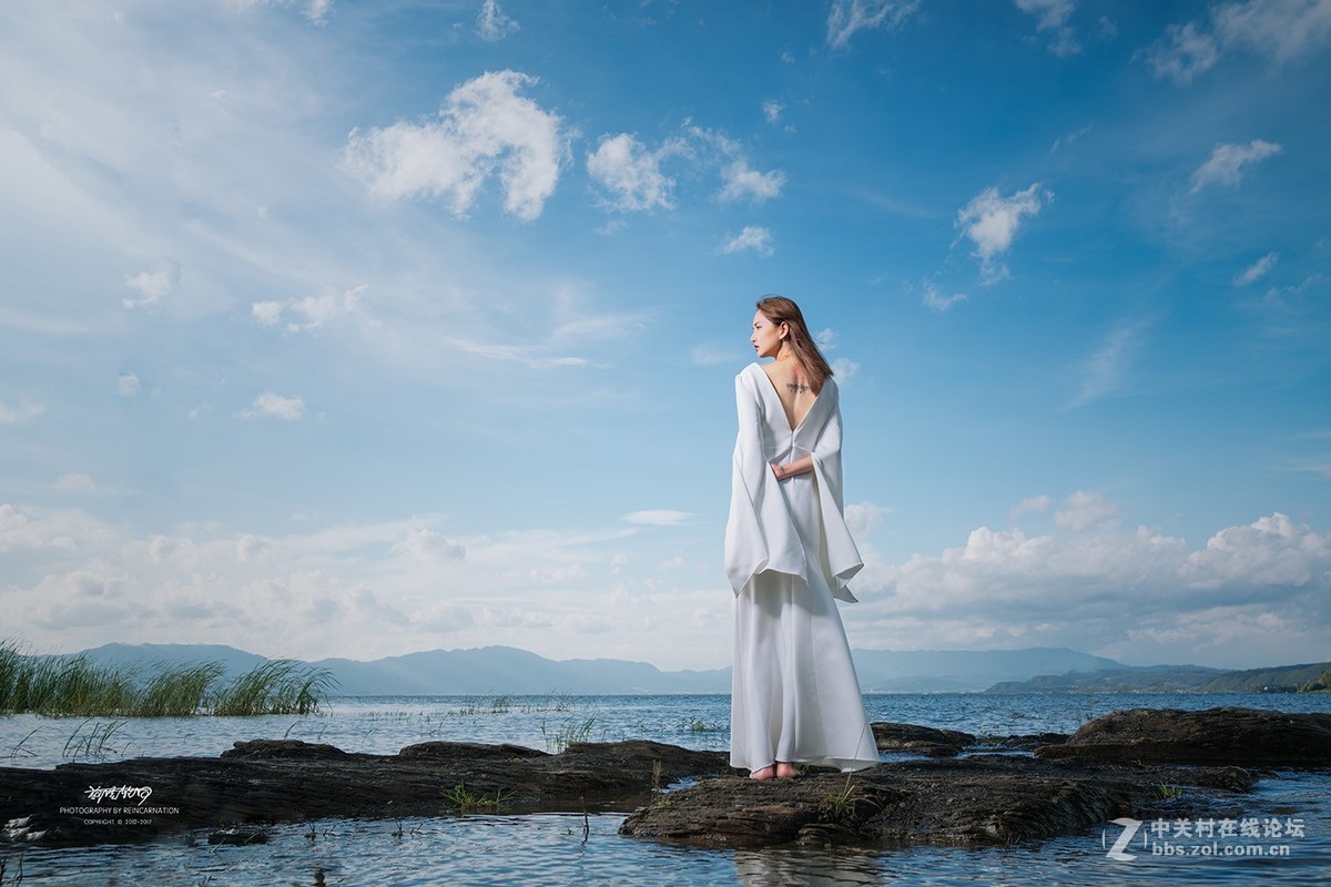 抚仙湖水边人像