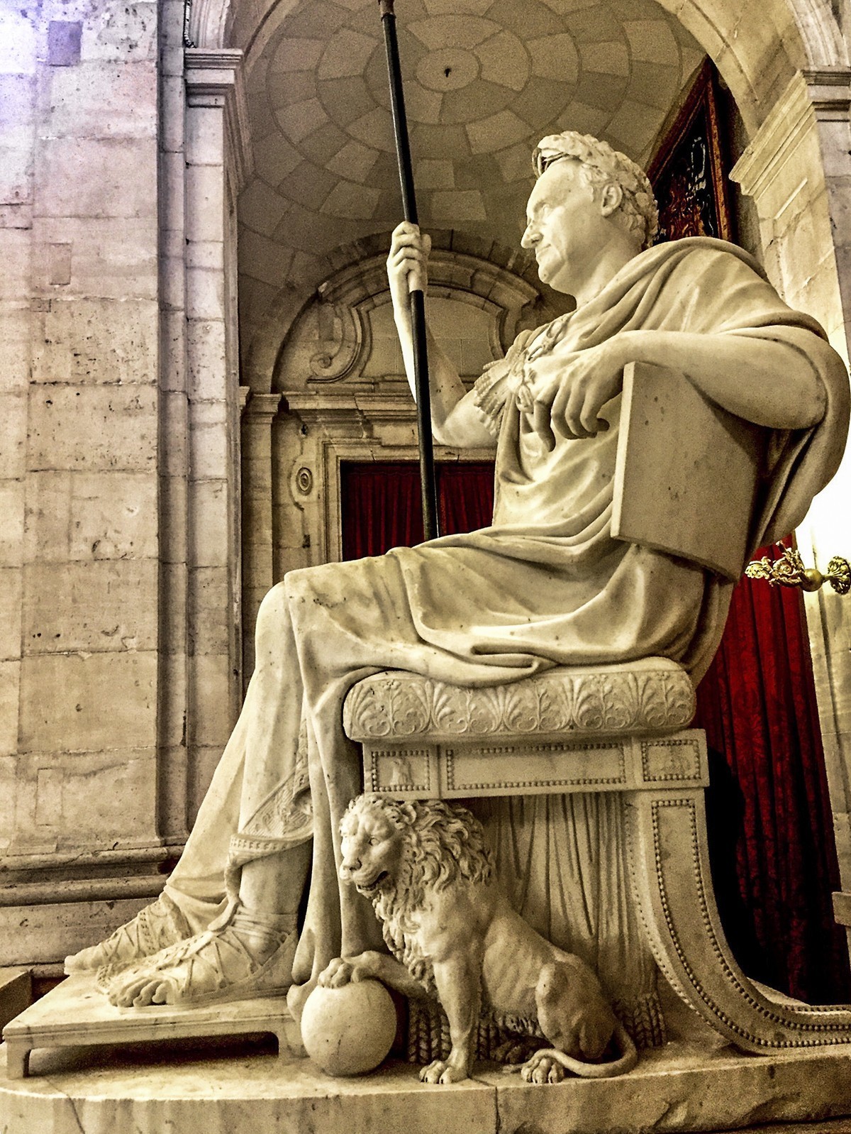 壮 美 的 西 班 牙 王 宫