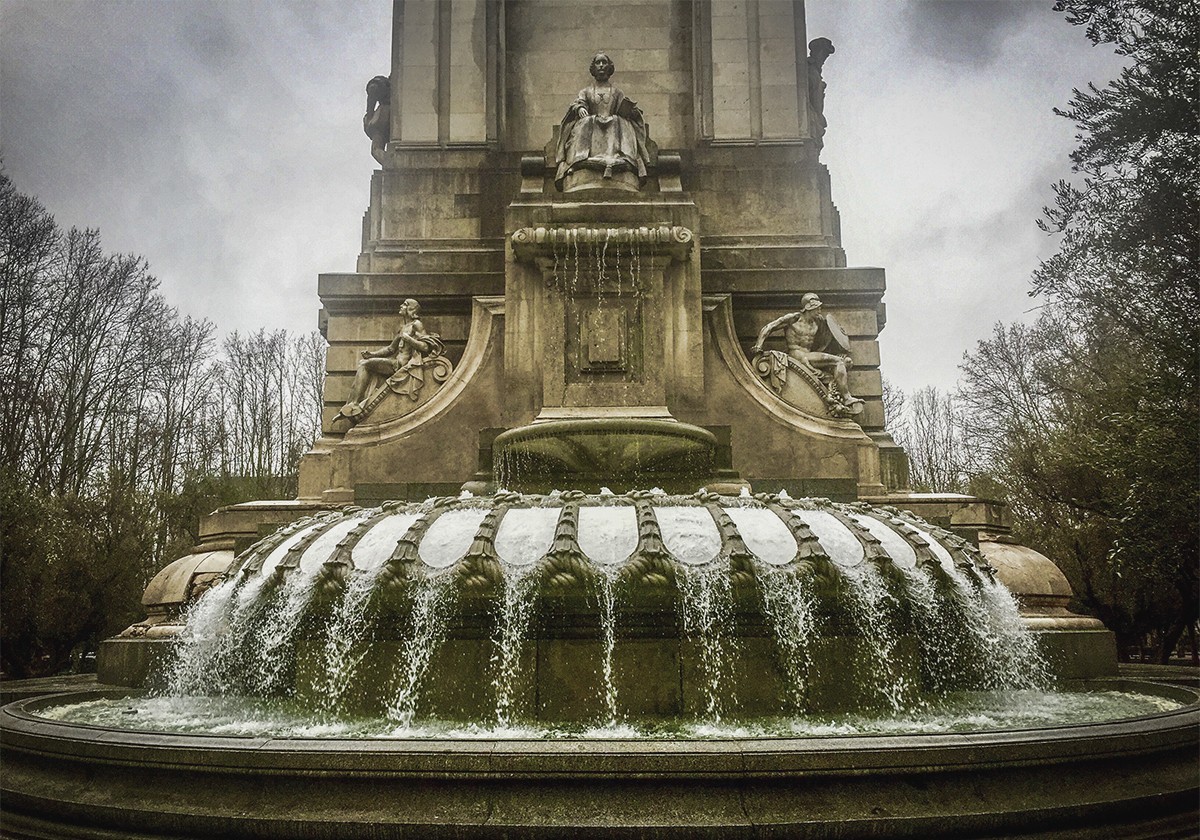 壮 美 的 西 班 牙 王 宫