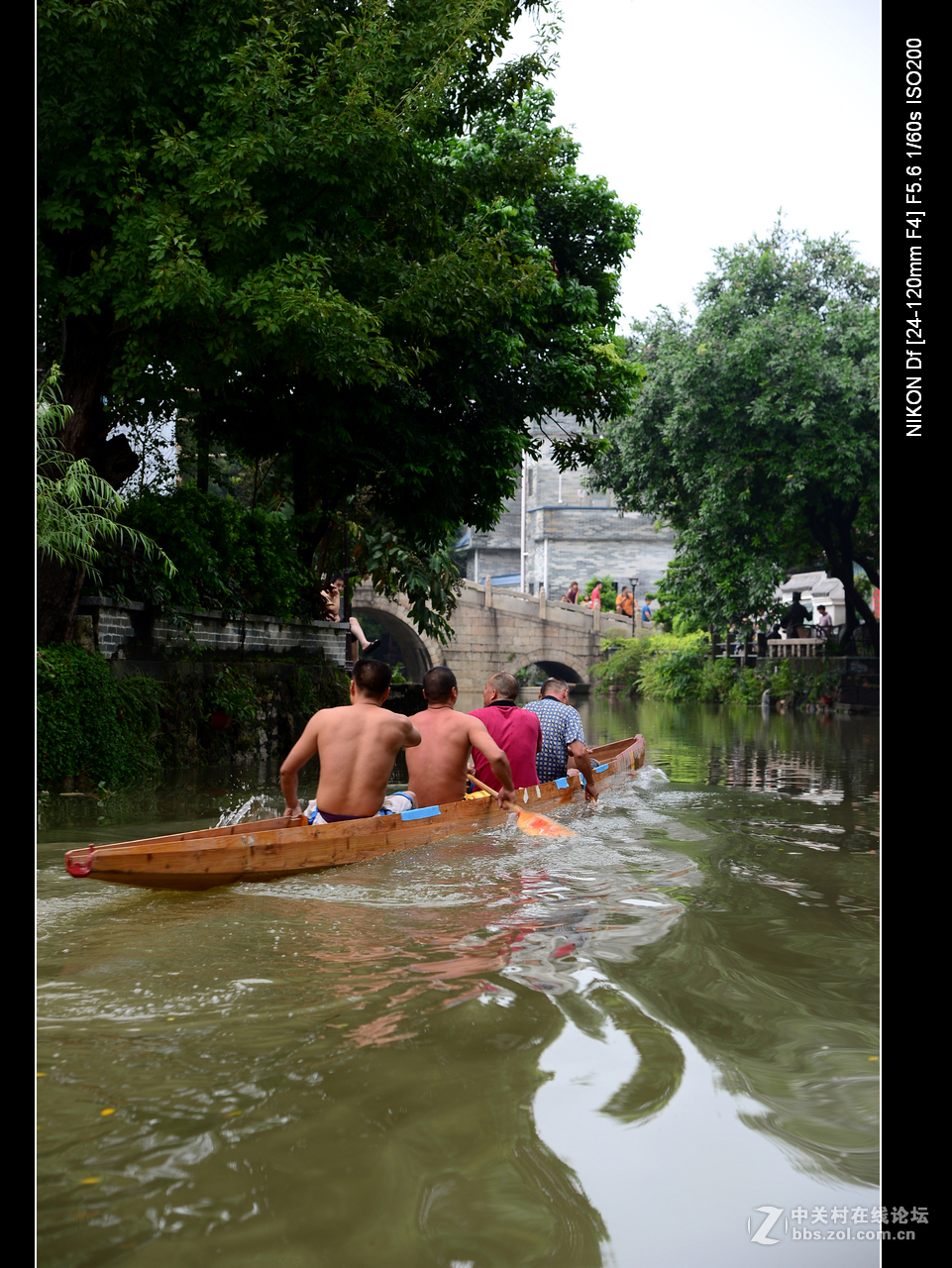 周日雨中漫游水乡逢简村。