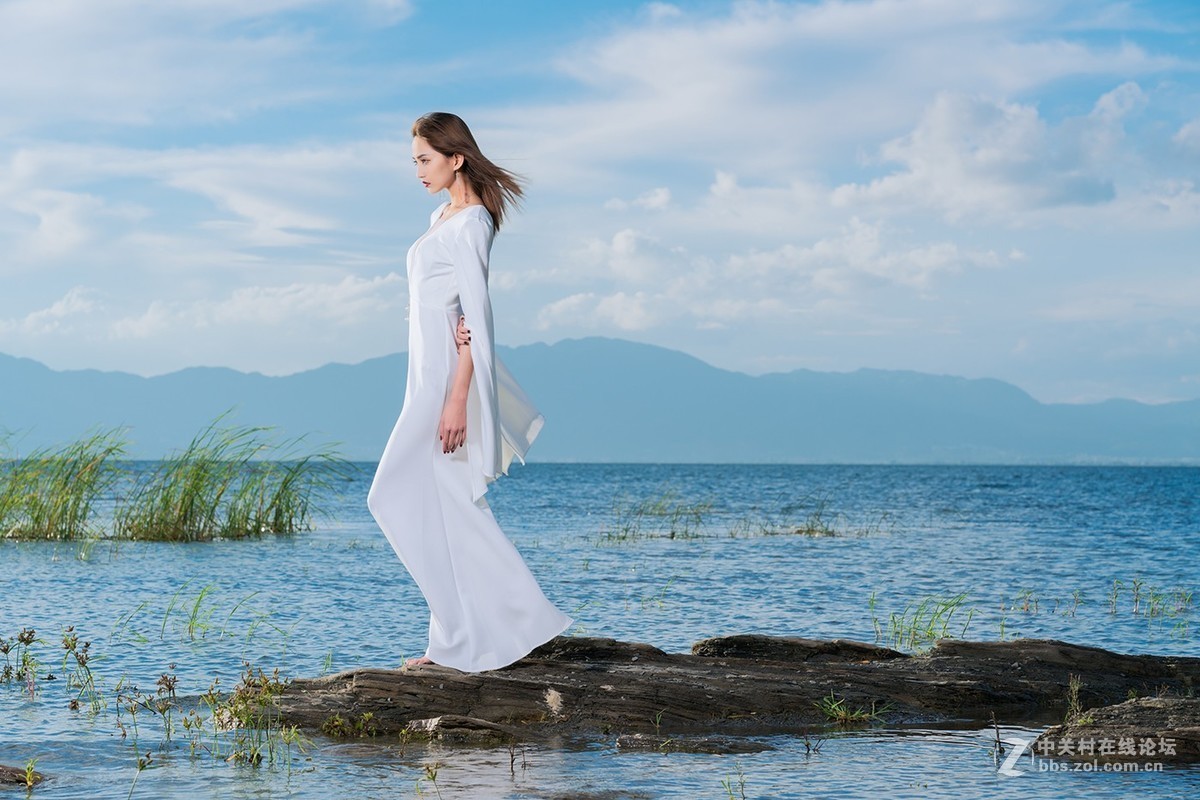 抚仙湖水边人像