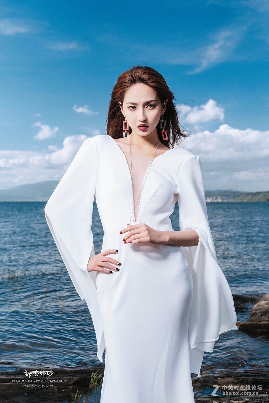 抚仙湖水边人像