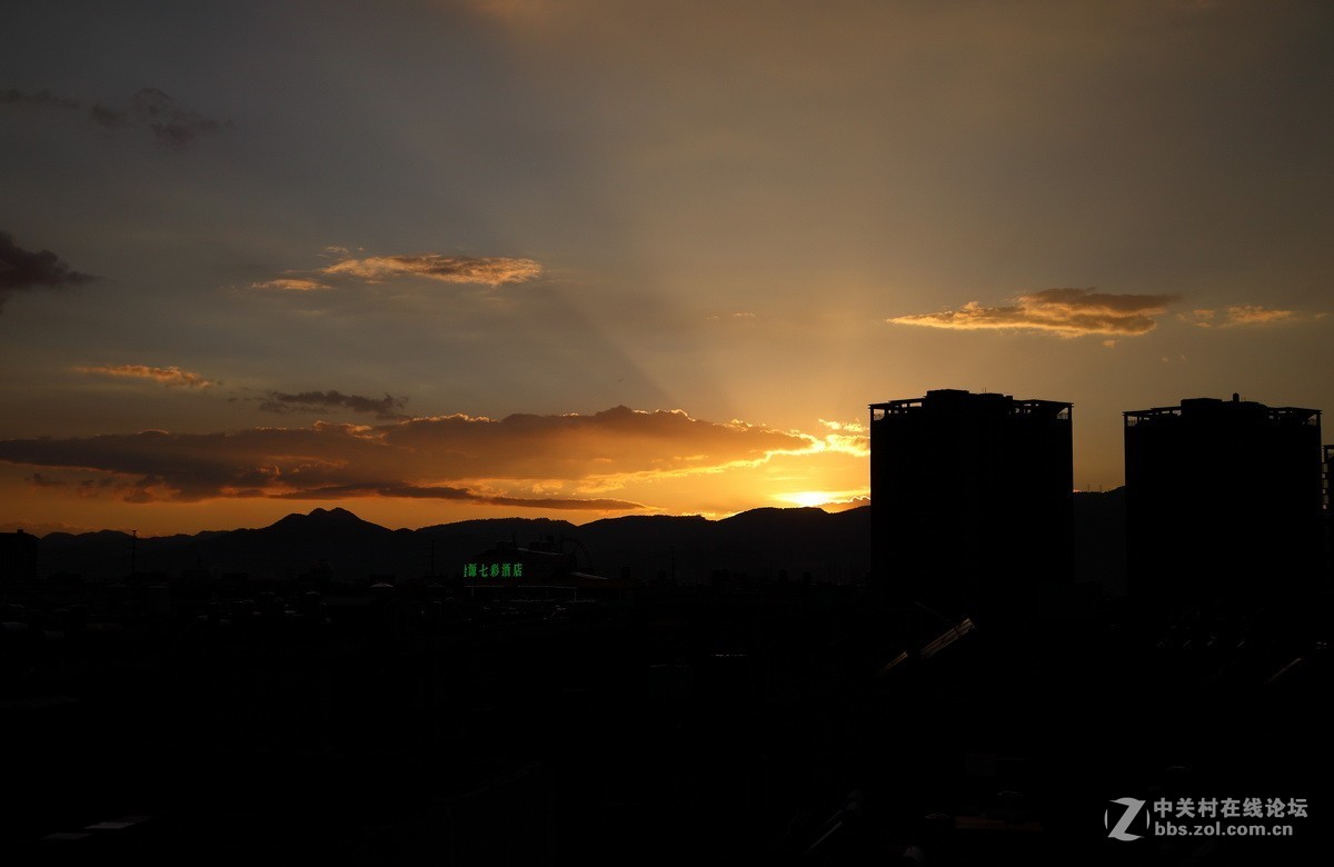 晚霞，夜景和月亮