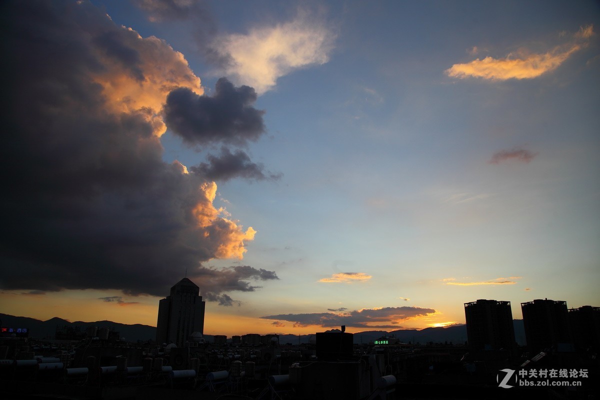 晚霞，夜景和月亮
