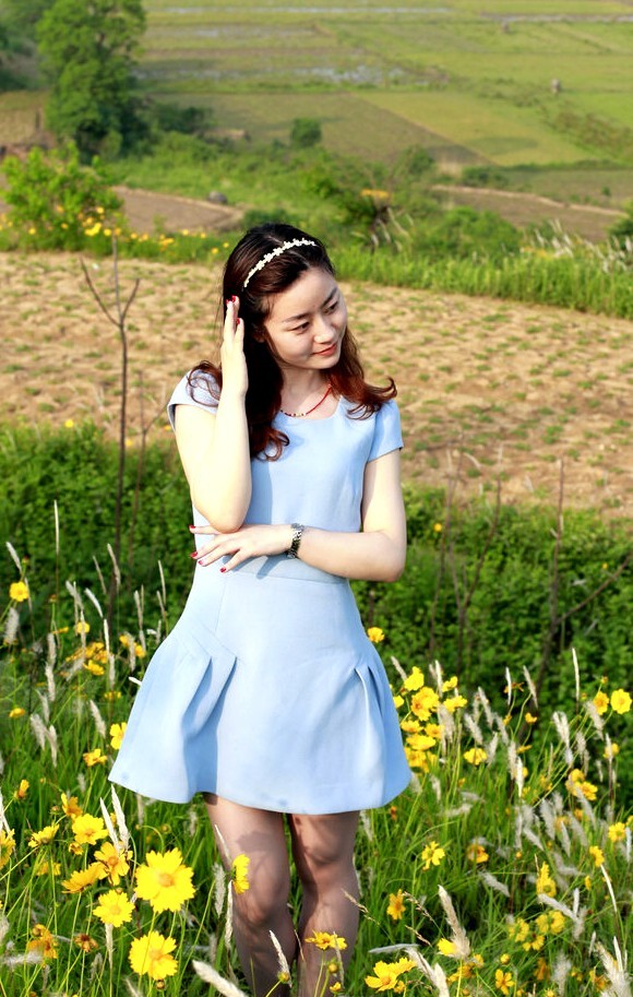 大悟花山女青年人像一组