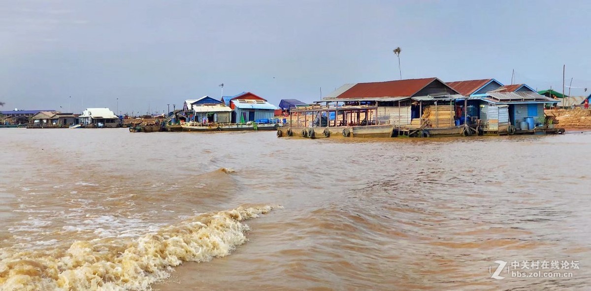 柬埔寨里萨湖无国籍的水上人家