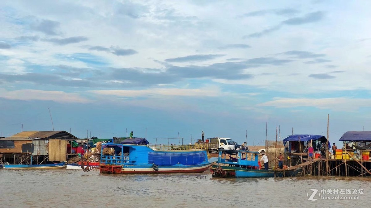 柬埔寨里萨湖无国籍的水上人家
