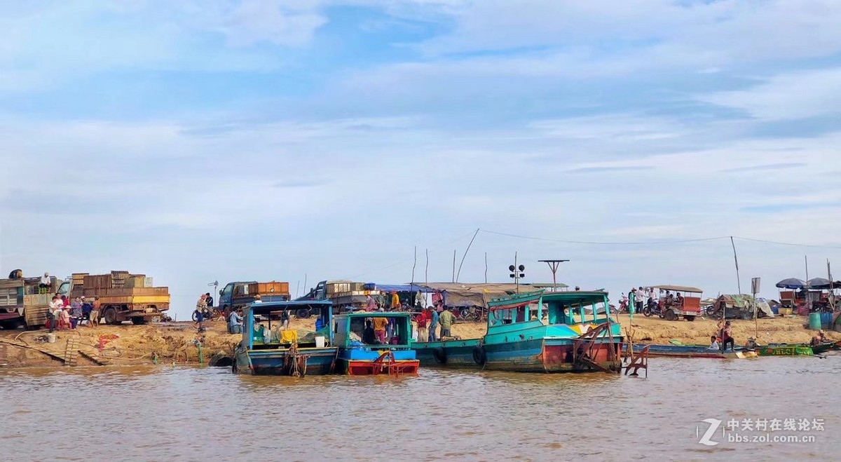 柬埔寨里萨湖无国籍的水上人家