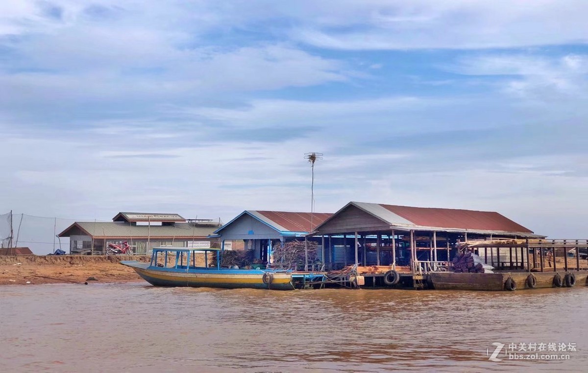 柬埔寨里萨湖无国籍的水上人家