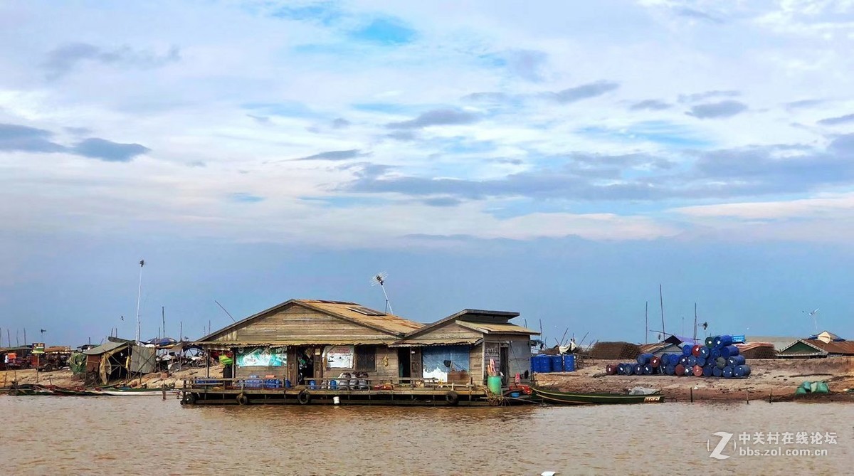 柬埔寨里萨湖无国籍的水上人家