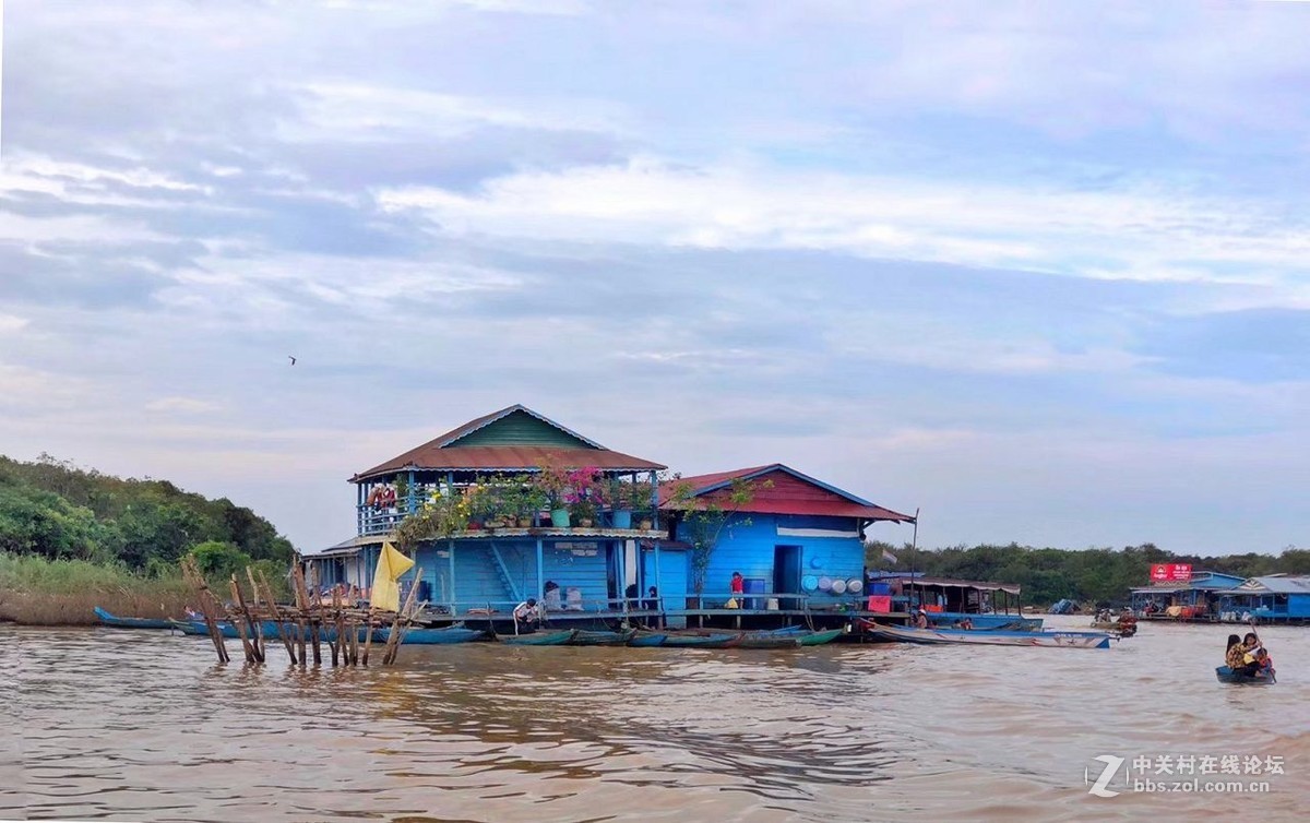 柬埔寨里萨湖无国籍的水上人家