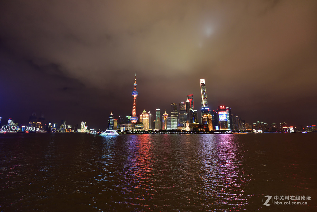 陆家嘴视角的大年初三夜