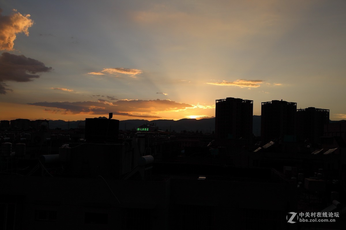 晚霞，夜景和月亮
