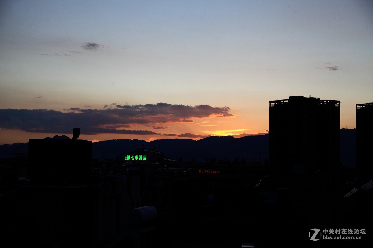 晚霞，夜景和月亮