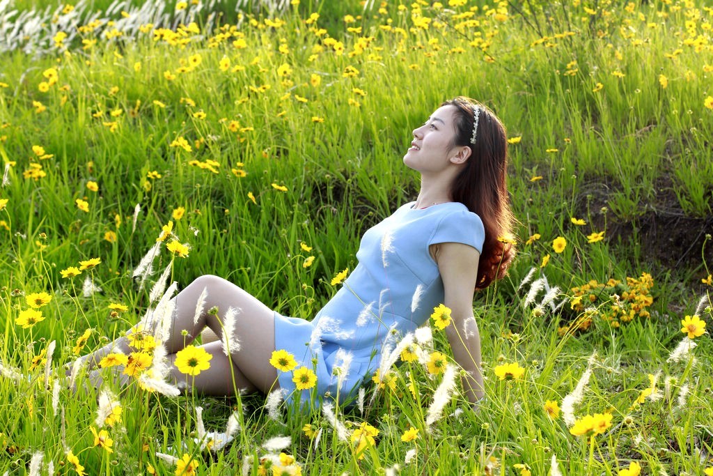 大悟花山女青年人像一组