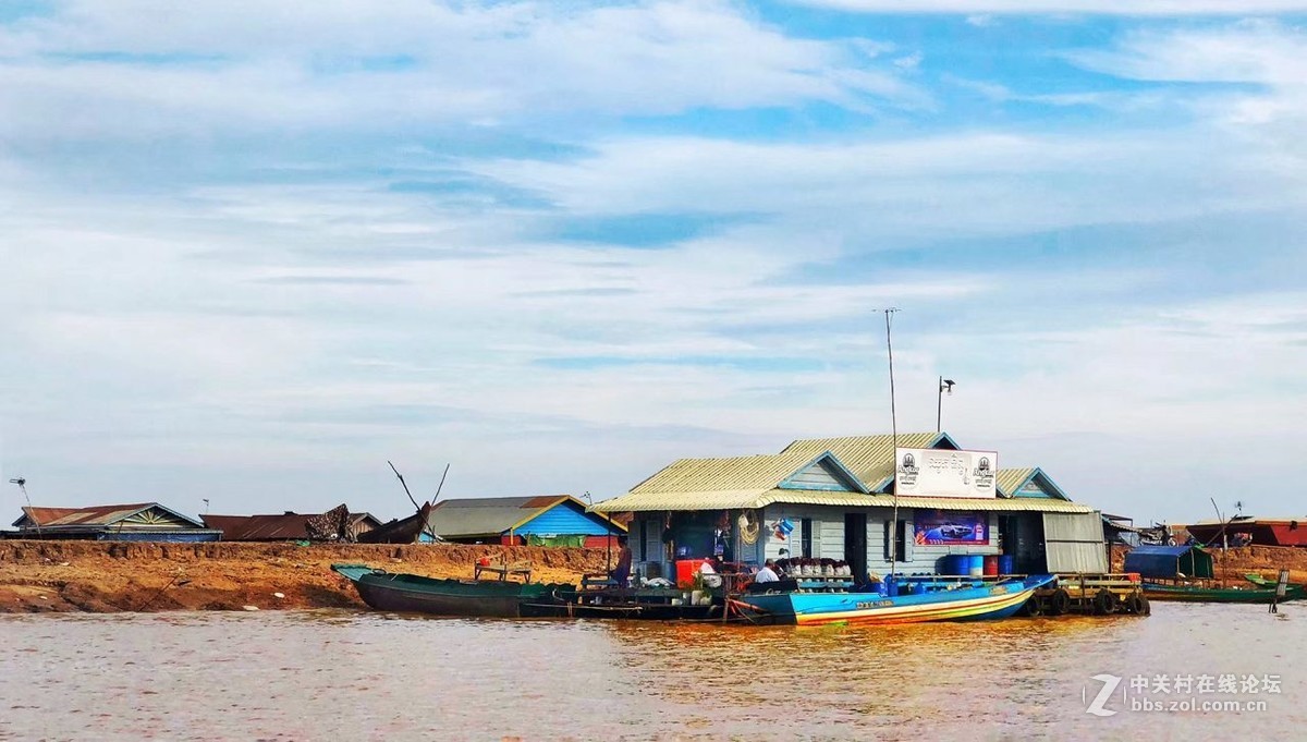 柬埔寨里萨湖无国籍的水上人家