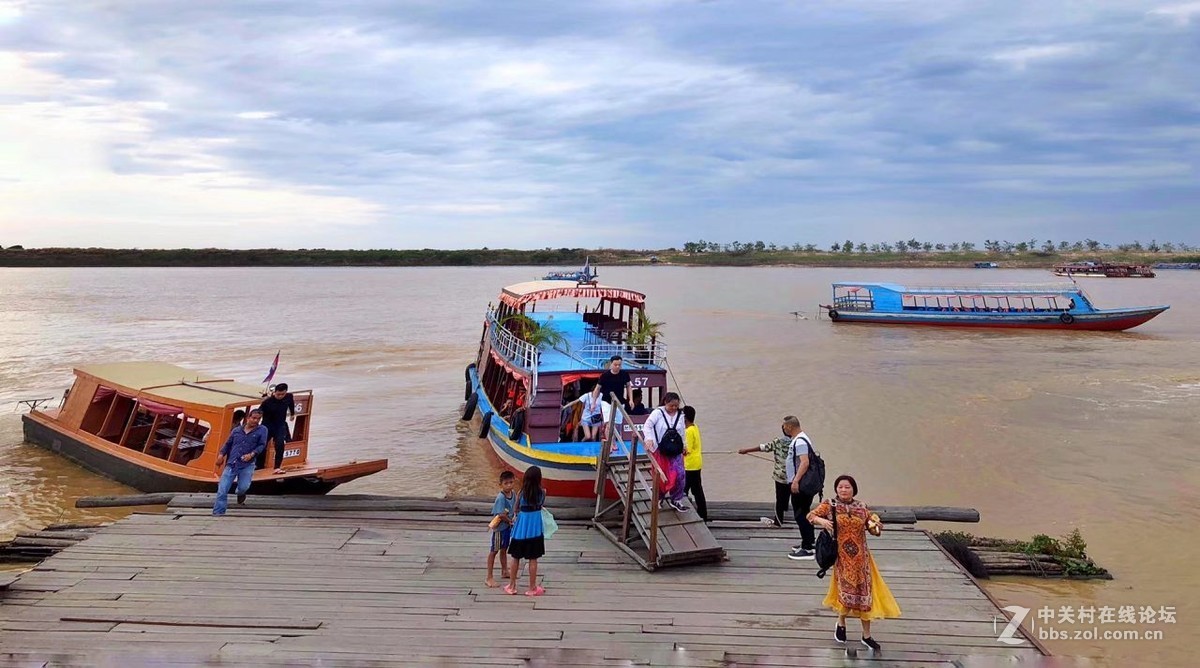 柬埔寨里萨湖无国籍的水上人家