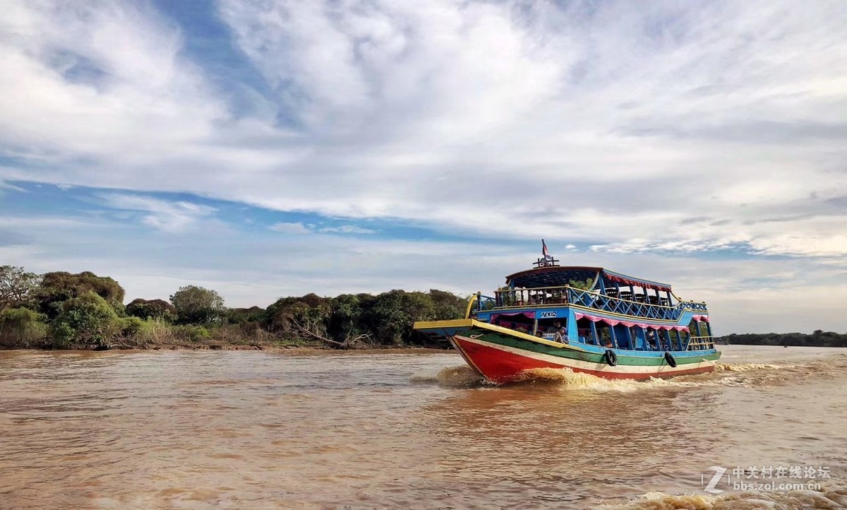 柬埔寨里萨湖无国籍的水上人家