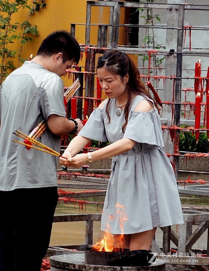 十五和家人长寿禅寺上香