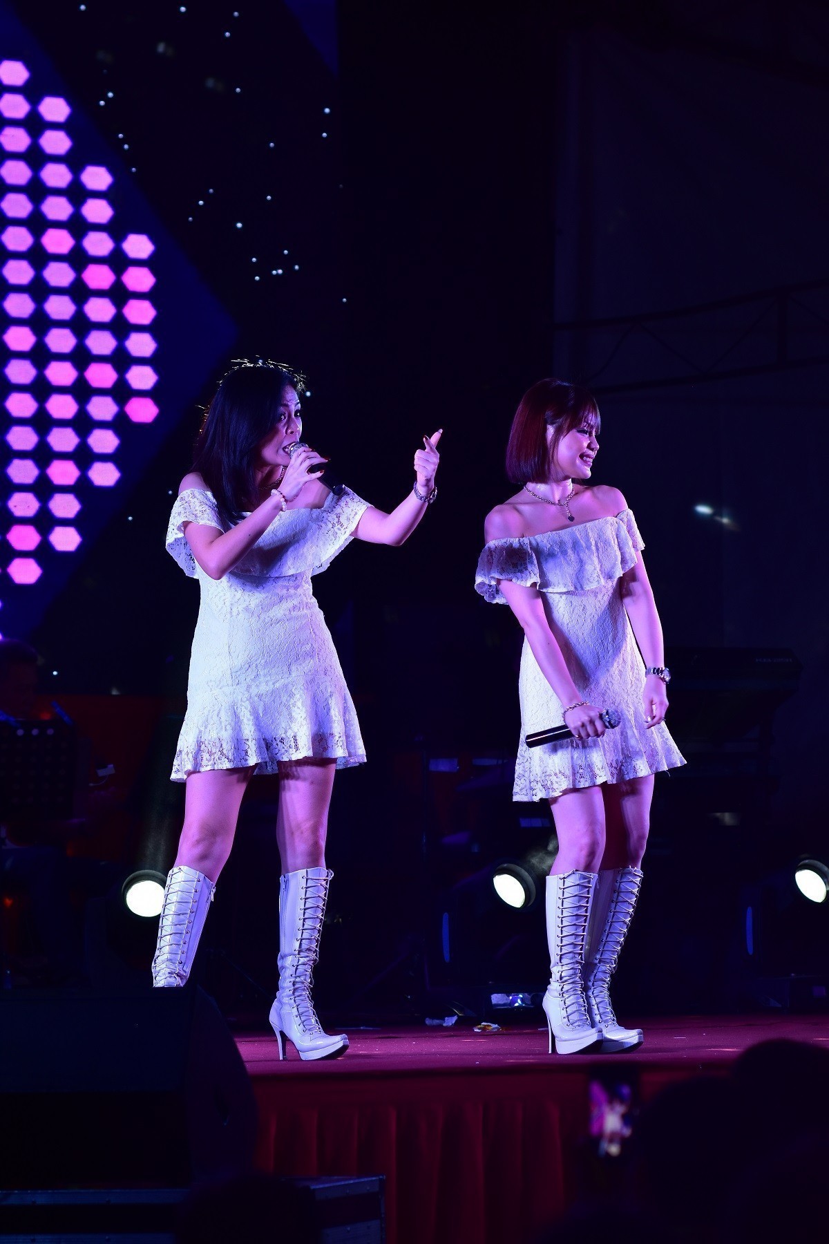 用永诺100mm/F2拍演出，效果很好！