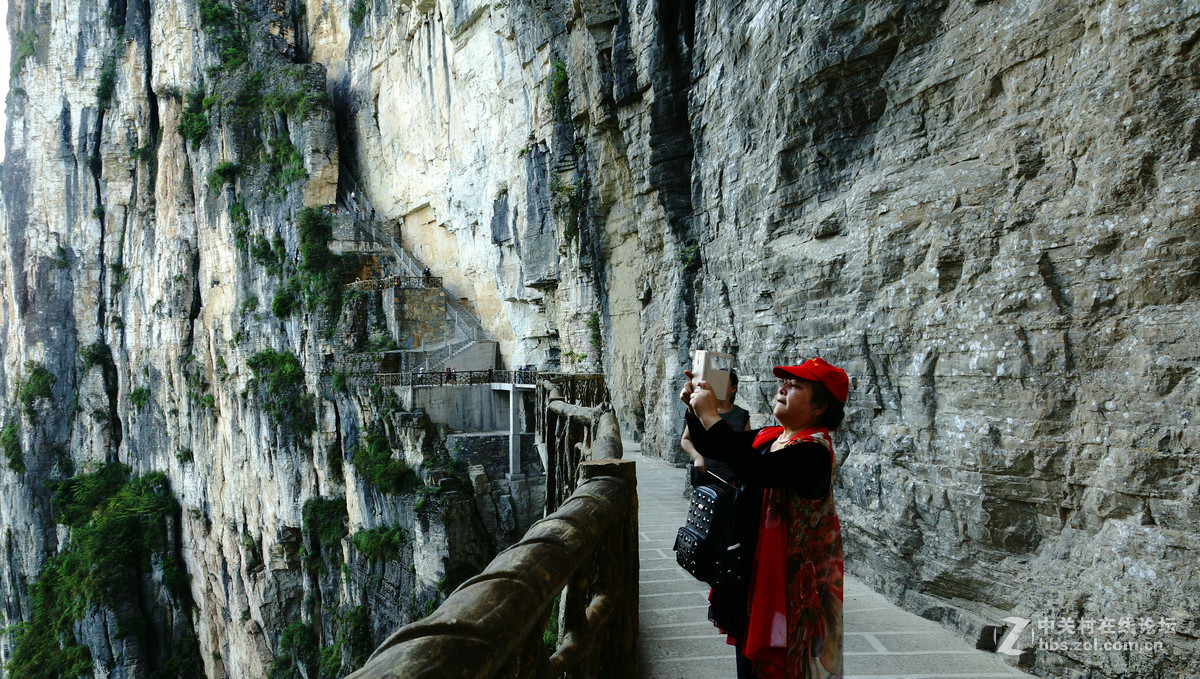 湖北恩施黄鹤桥峰林（野三峡）