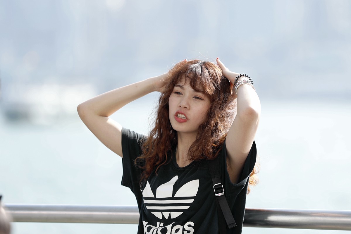 擦身而過的倩影