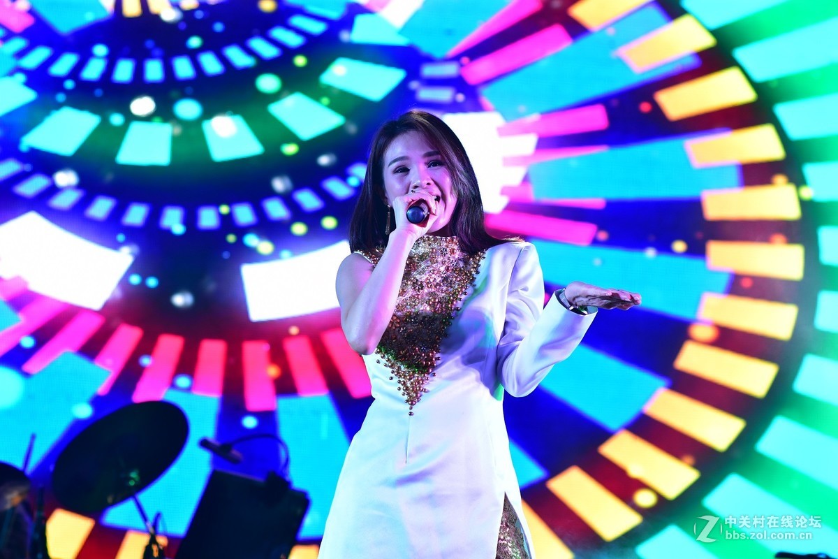 再来一组，美女小歌星的片子，给大家看看效果