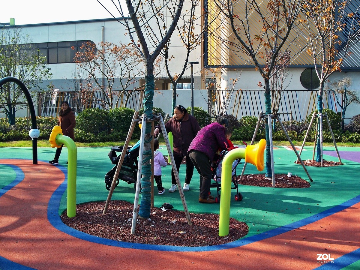 拍照札记13-街头的“老幼聚会”