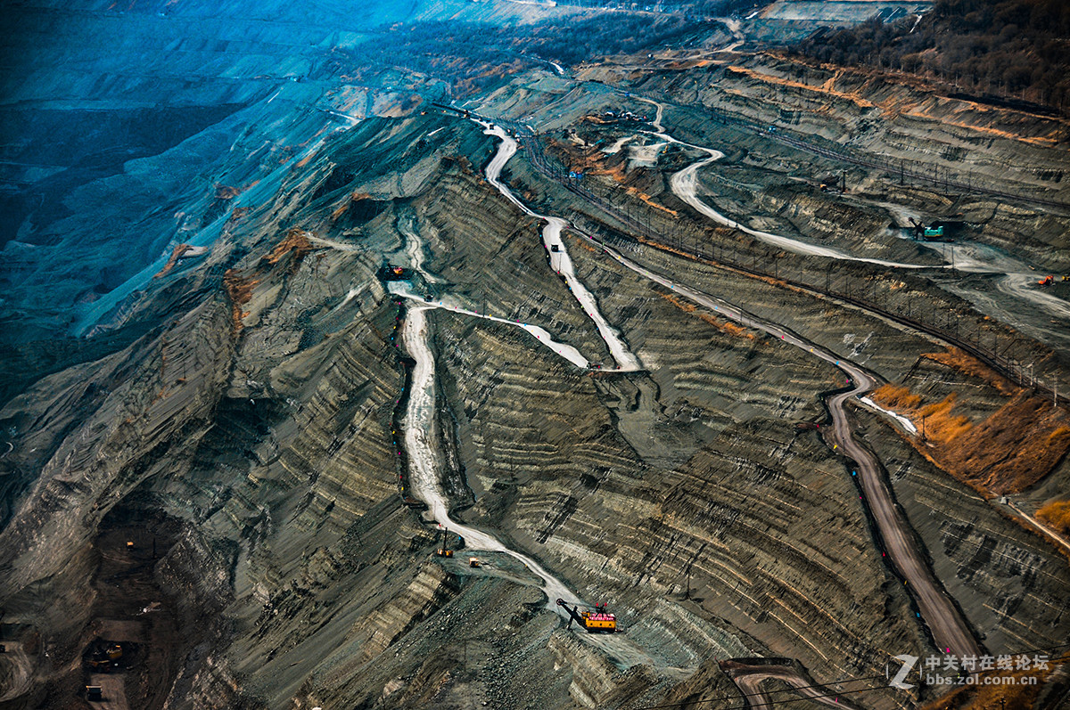 新手发帖 ，谢版主指导。抚顺百年矿坑，西露天矿