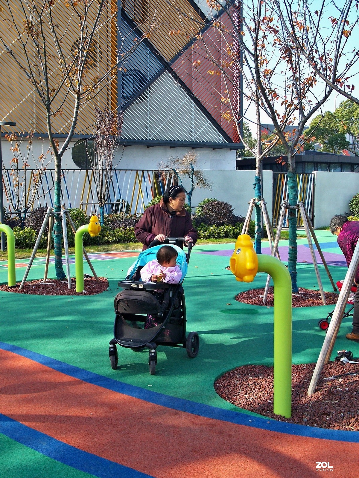 拍照札记13-街头的“老幼聚会”