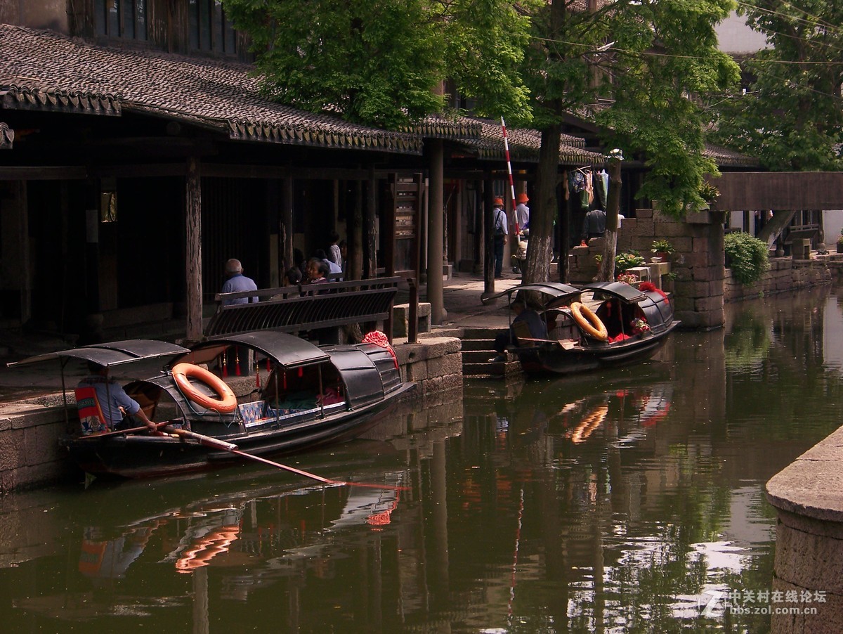 安昌古镇的乌蓬船