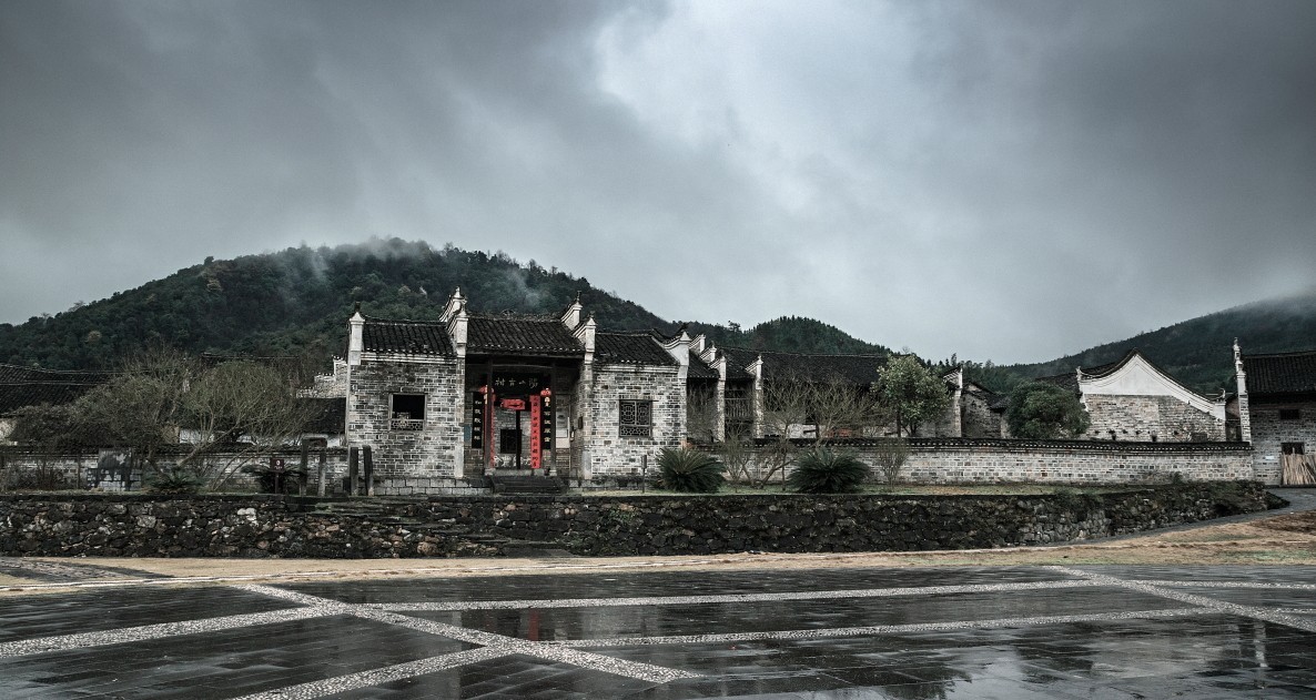 阳    山    古    村