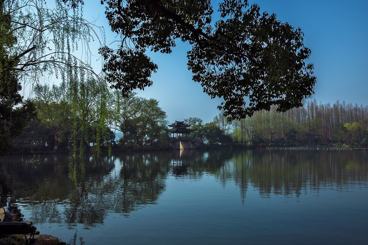 游览杭州西湖苏堤时随拍