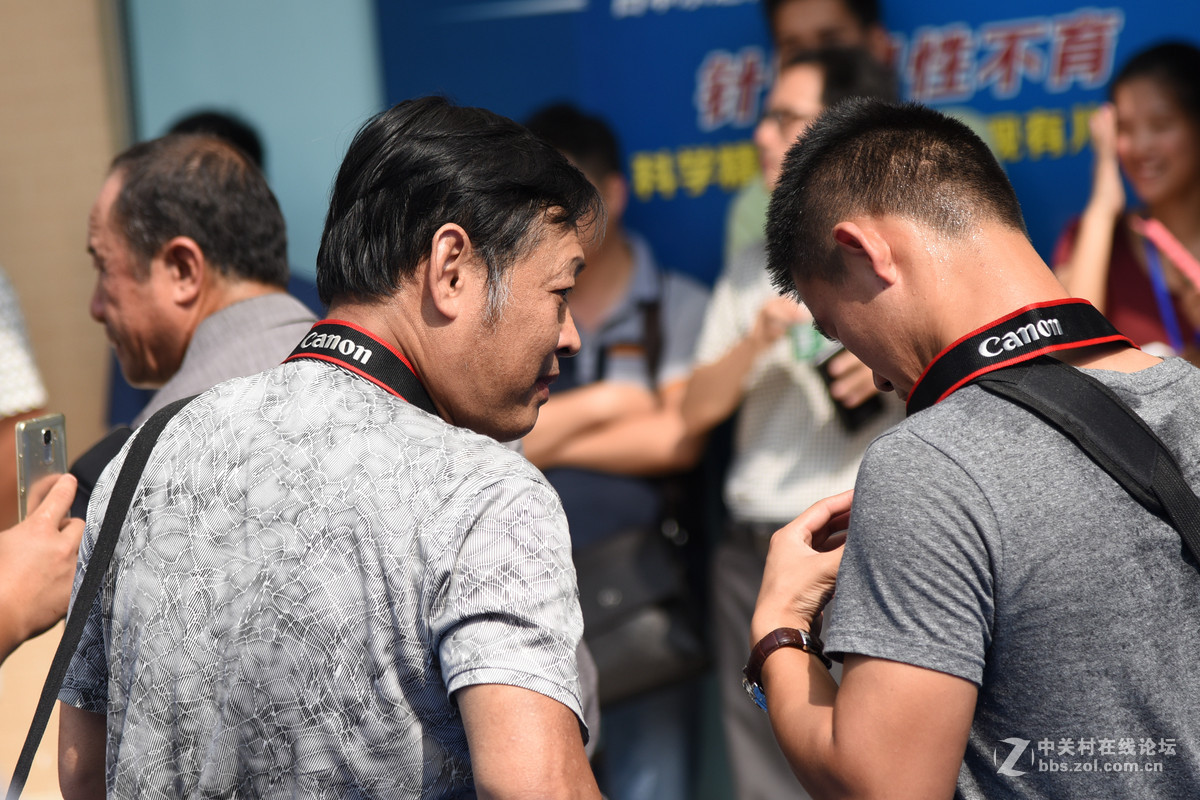 螳螂捕蝉，黄雀在后！——摄者