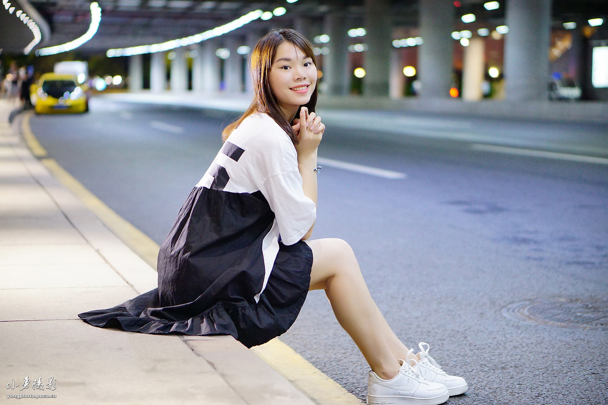 对面的女孩丽红