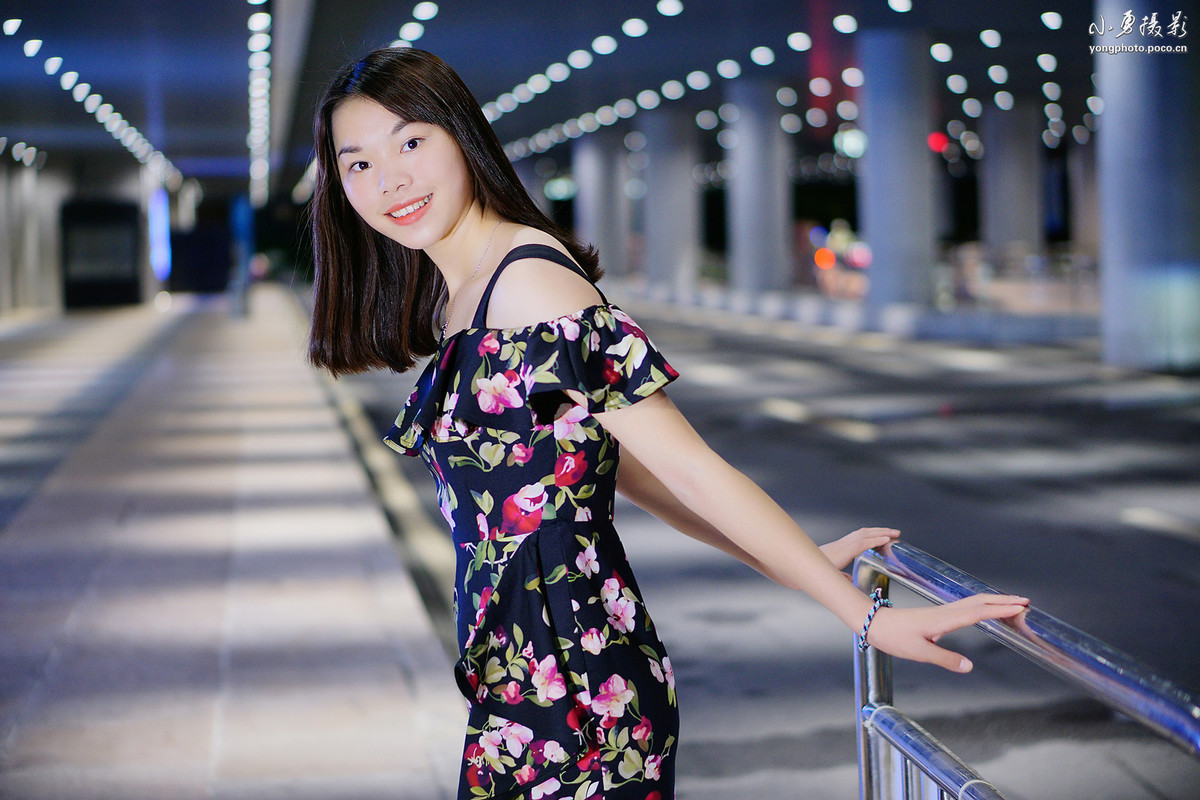 对面的女孩丽红