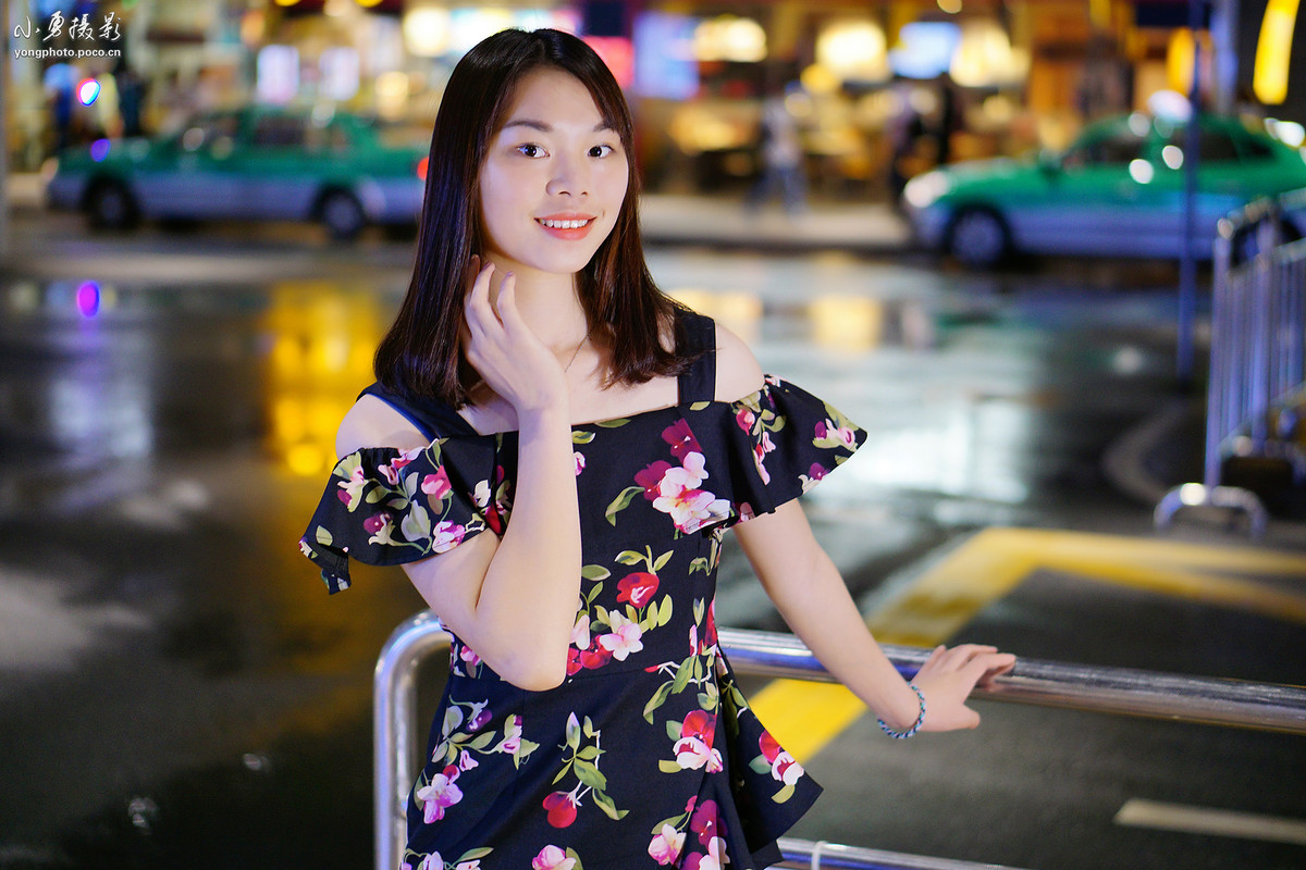 对面的女孩丽红