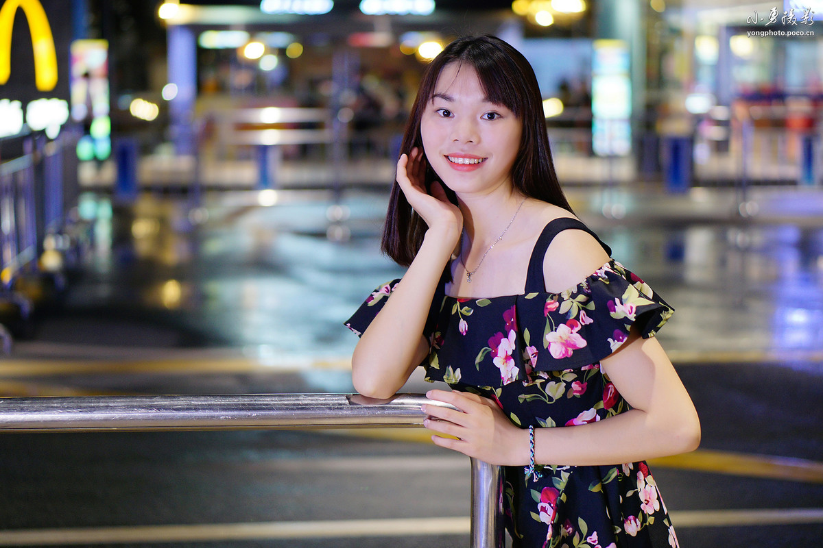 对面的女孩丽红