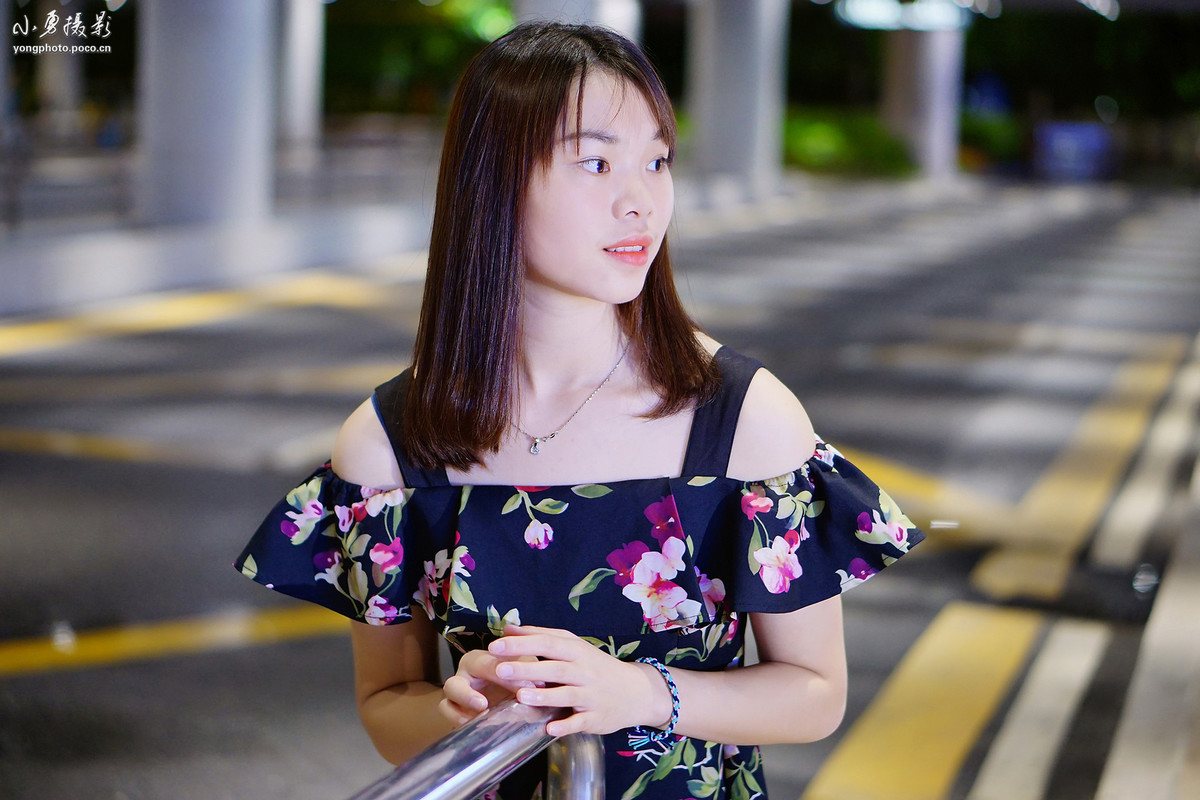 对面的女孩丽红