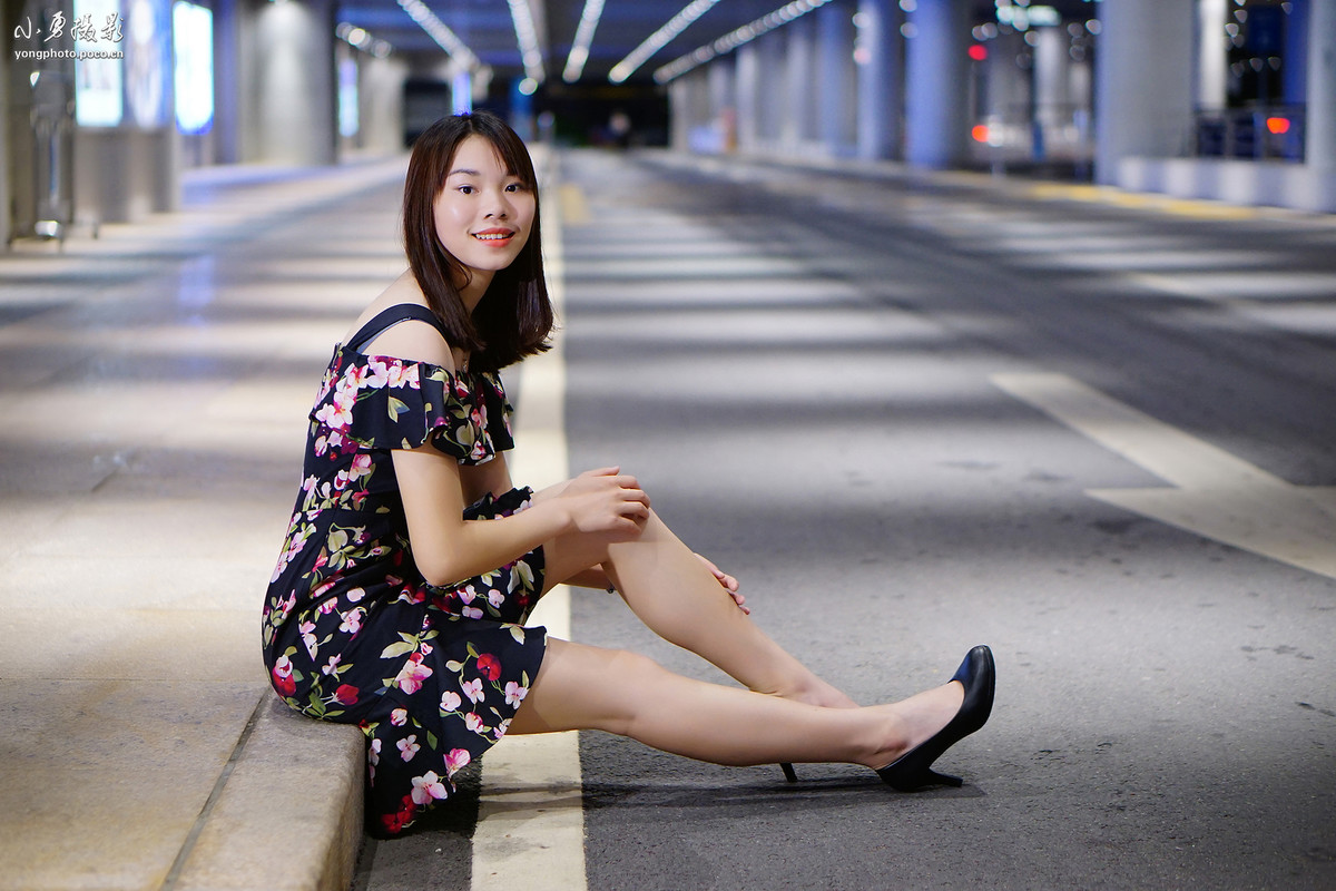 对面的女孩丽红