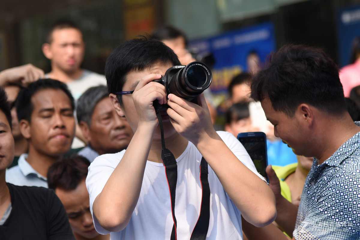 螳螂捕蝉，黄雀在后！——摄者